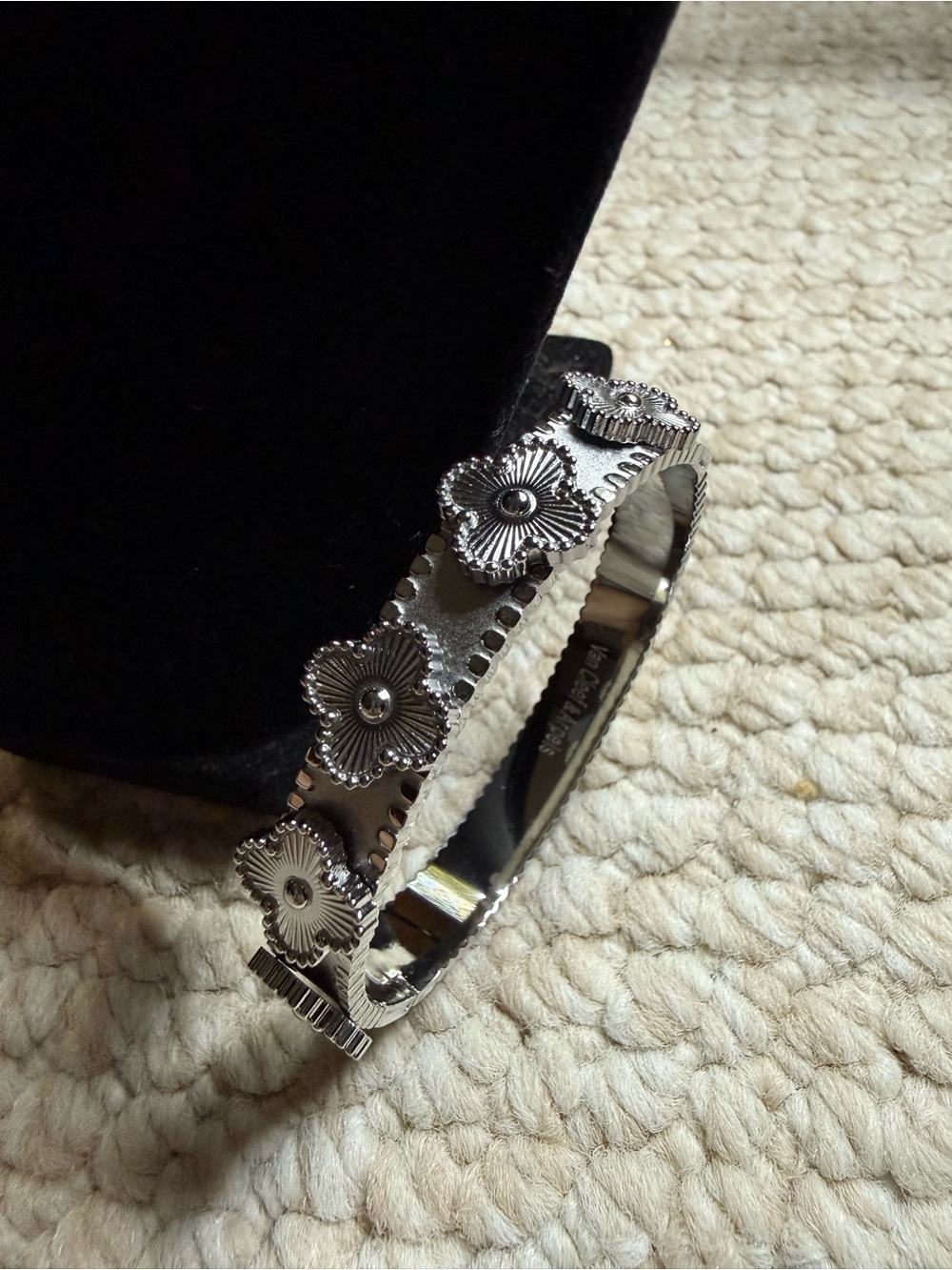 Fashion Jewelry Silver Floral Metal Bangle Bracelet